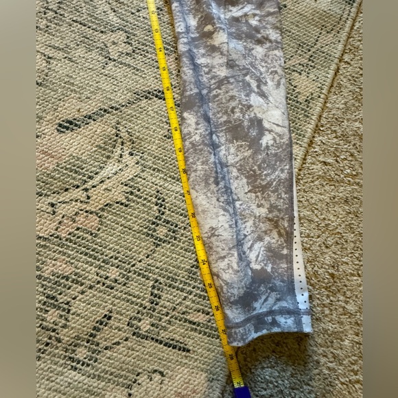 Lululemon Size 8 Grey and White Perforated Mesh Leggings 28” Zipper Waist - Picture 9 of 9